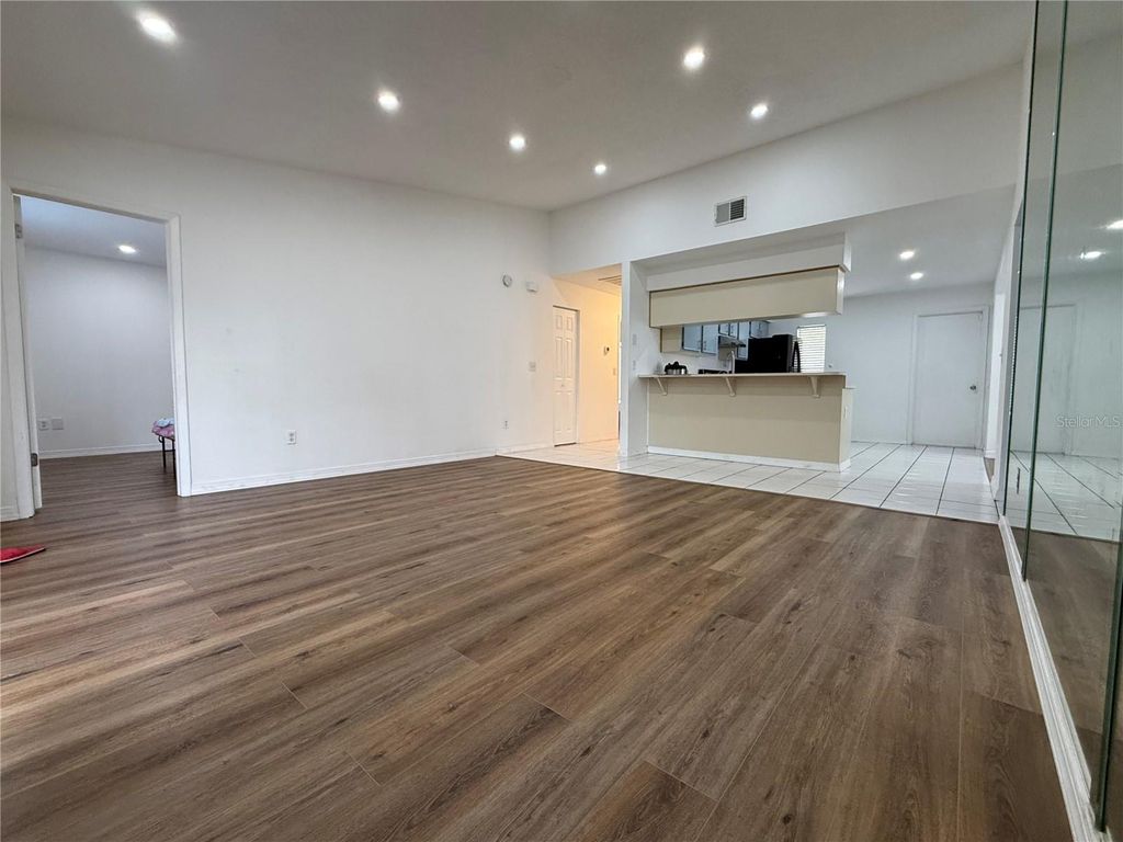 Image 7 of property listing at 14022 CITRUS POINTE DRIVE, Tampa, FL 33625