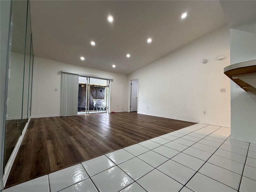 Image 8 of property listing at 14022 CITRUS POINTE DRIVE, Tampa, FL 33625