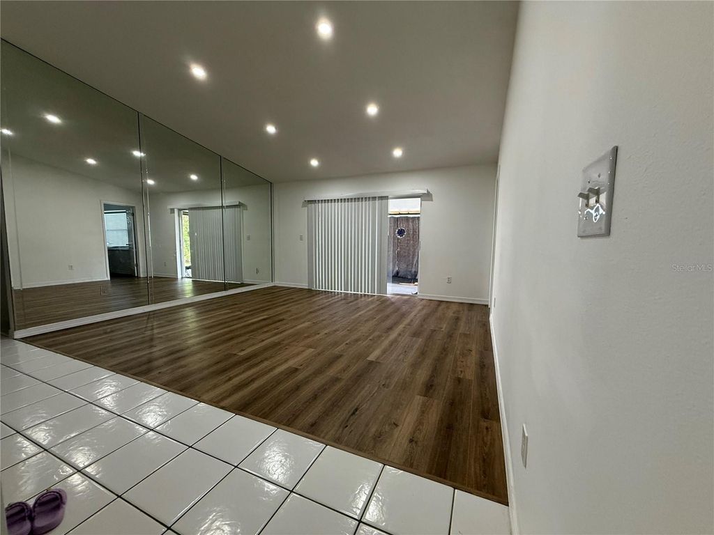 Image 9 of property listing at 14022 CITRUS POINTE DRIVE, Tampa, FL 33625