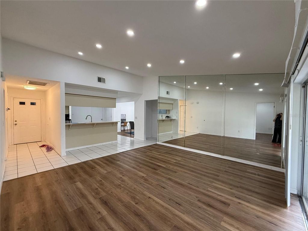 Image 10 of property listing at 14022 CITRUS POINTE DRIVE, Tampa, FL 33625