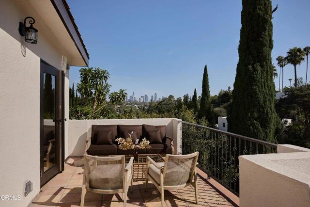 1612 Redcliff Street, Los Angeles, CA 90026
