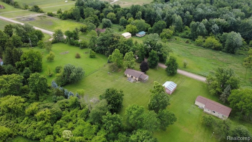 8040 Smith Road, Argentine Township, MI 48436