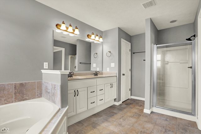 11455 Clay Hill Lane UNIT 104, Fishers, IN 46037