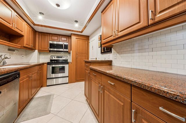 555 SE 6th Avenue 11d, Delray Beach, FL 33483