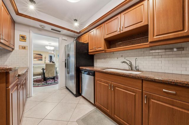 555 SE 6th Avenue 11d, Delray Beach, FL 33483