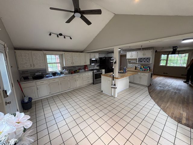 50 Alice Rd, Raynham, MA 02767