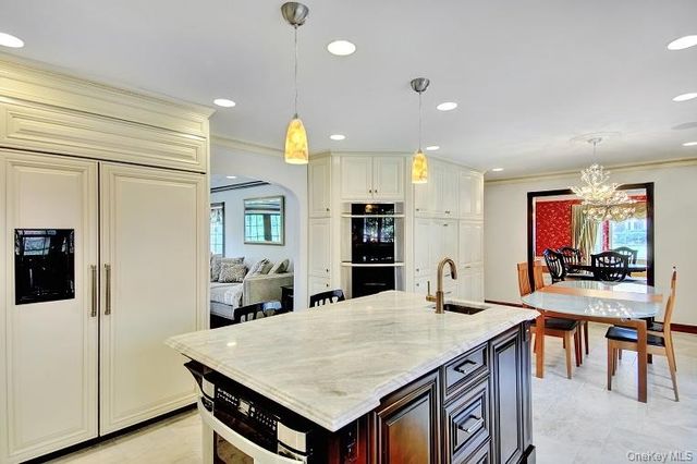 15 Hilltop Drive, Manhasset, NY 11030