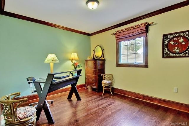 15 Hilltop Drive, Manhasset, NY 11030