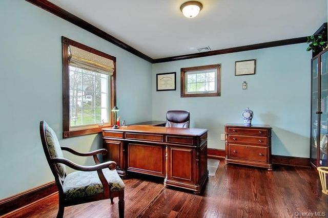 15 Hilltop Drive, Manhasset, NY 11030