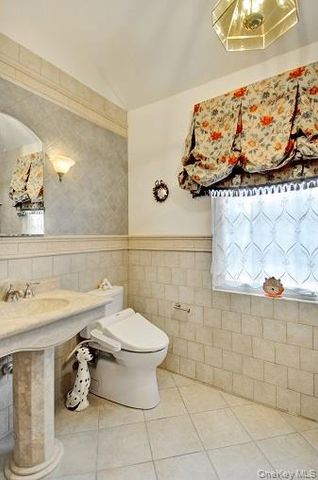 15 Hilltop Drive, Manhasset, NY 11030