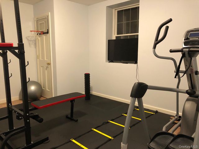 15 Hilltop Drive, Manhasset, NY 11030