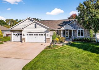 1516 KINGSWOOD DRIVE, Neenah, WI 54956