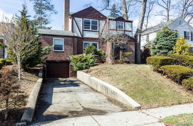 85-32 213th Street, Hollis Hills, NY 11427