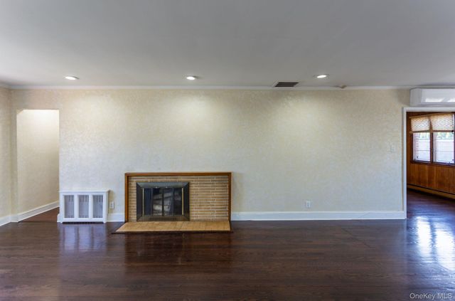 85-32 213th Street, Hollis Hills, NY 11427