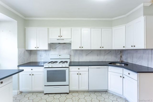 85-32 213th Street, Hollis Hills, NY 11427