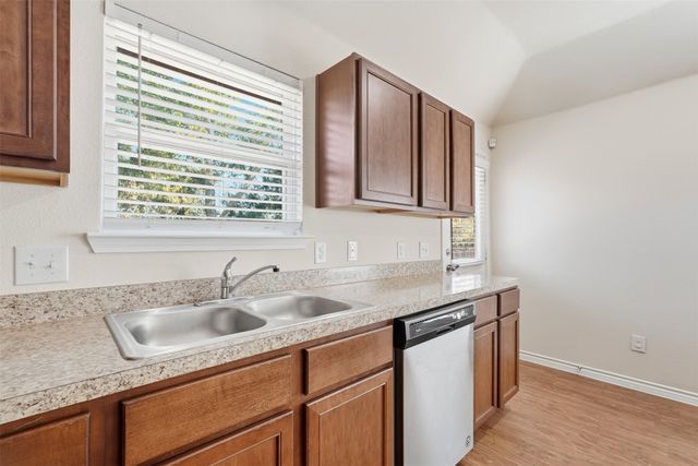 3408 Robin Road, Ennis, TX 75119