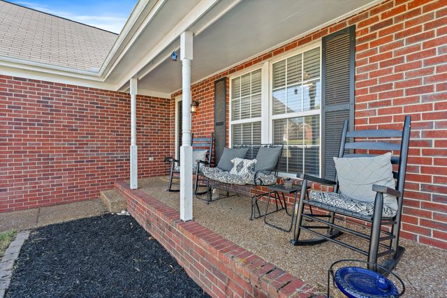 649 Woodburn Dr, Smyrna, TN 37167