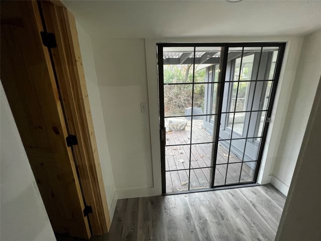 208 Cliffdale Avenue, Dallas, TX 75211