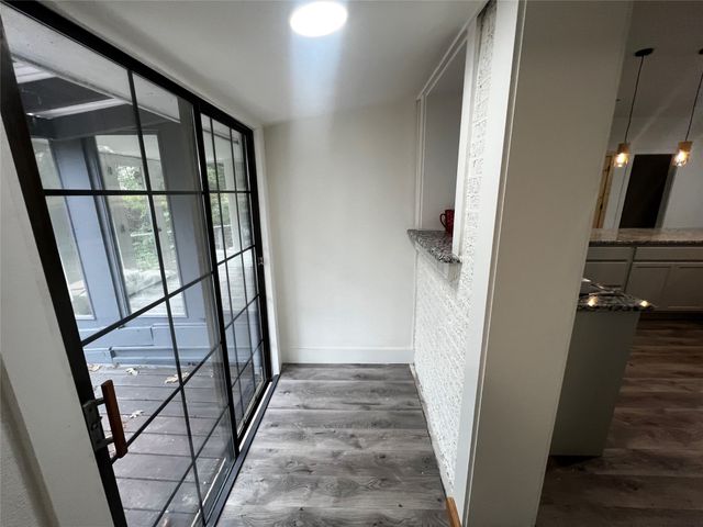 208 Cliffdale Avenue, Dallas, TX 75211