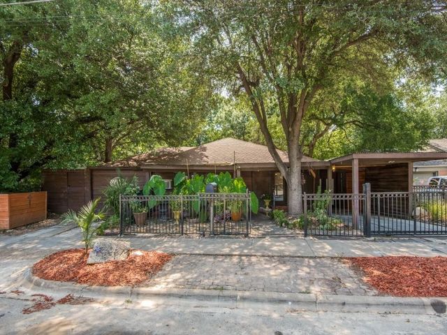208 Cliffdale Avenue, Dallas, TX 75211