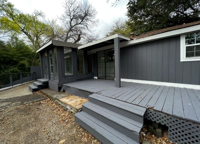 208 Cliffdale Avenue, Dallas, TX 75211