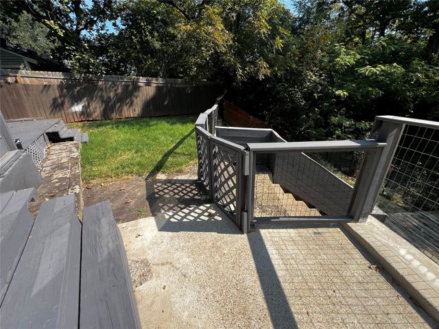 208 Cliffdale Avenue, Dallas, TX 75211