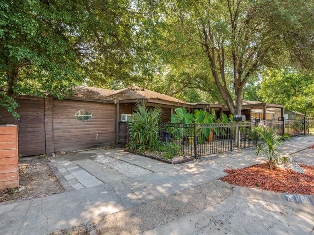 208 Cliffdale Avenue, Dallas, TX 75211