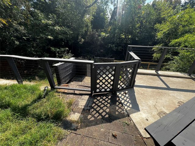 208 Cliffdale Avenue, Dallas, TX 75211