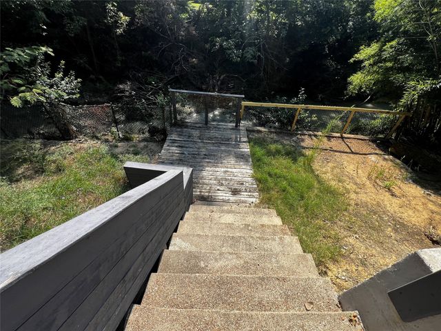 208 Cliffdale Avenue, Dallas, TX 75211