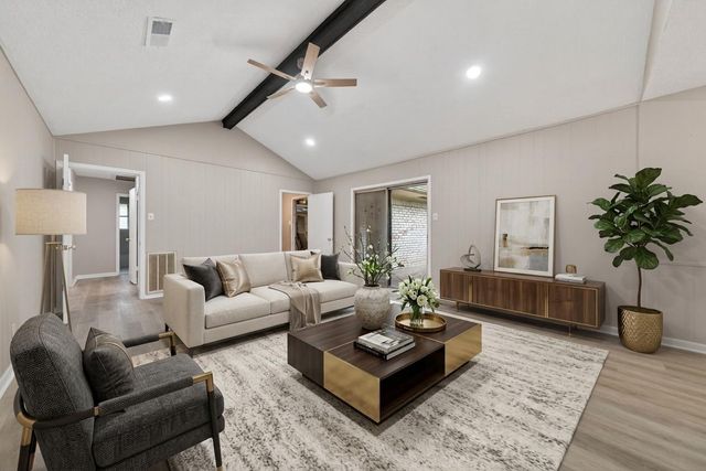 301 Moody Avenue, League City, TX 77573