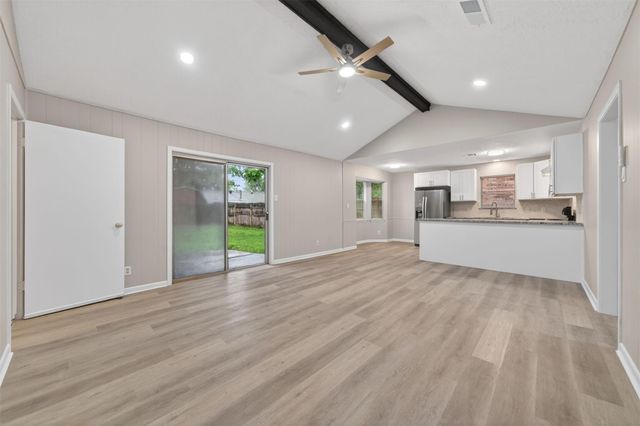 301 Moody Avenue, League City, TX 77573