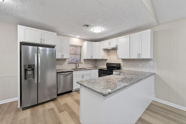 301 Moody Avenue, League City, TX 77573