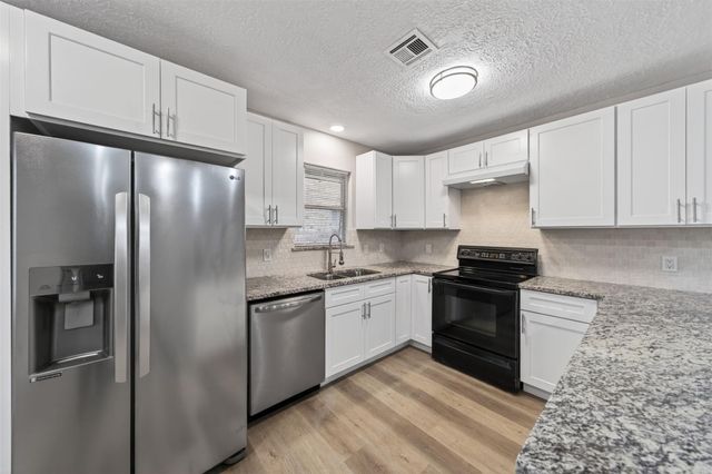 301 Moody Avenue, League City, TX 77573