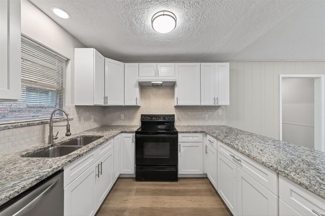 301 Moody Avenue, League City, TX 77573