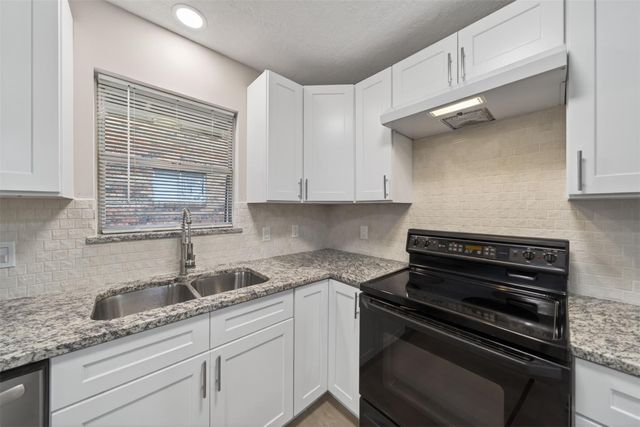 301 Moody Avenue, League City, TX 77573