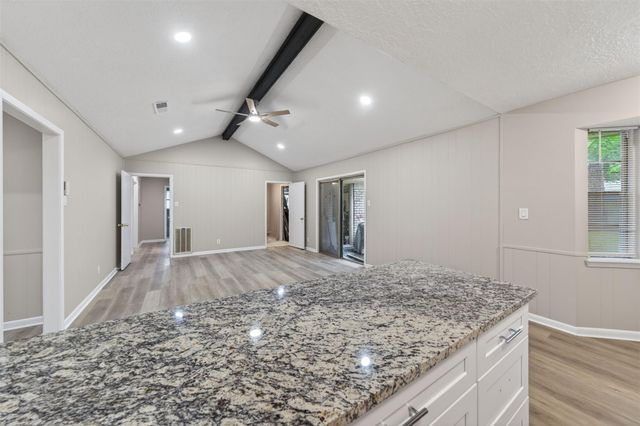 301 Moody Avenue, League City, TX 77573