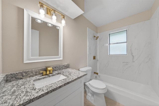 301 Moody Avenue, League City, TX 77573