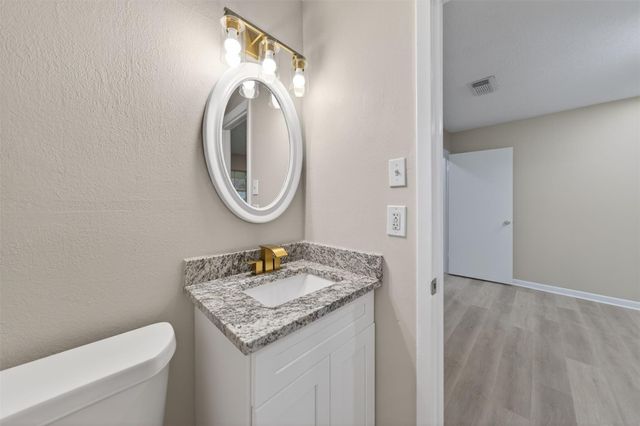 301 Moody Avenue, League City, TX 77573