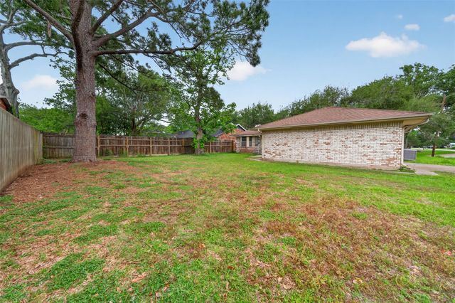 301 Moody Avenue, League City, TX 77573