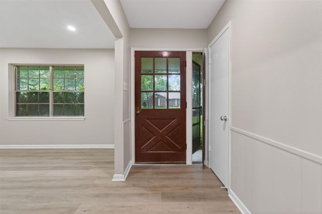 301 Moody Avenue, League City, TX 77573