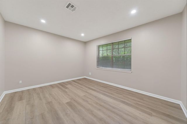 301 Moody Avenue, League City, TX 77573