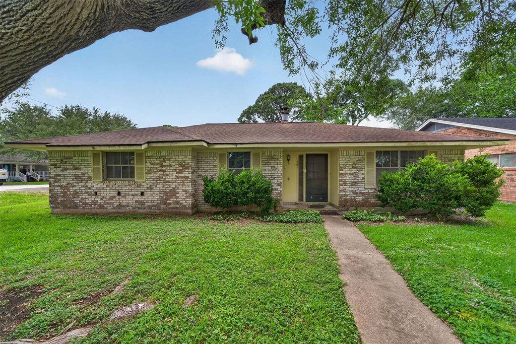301 Moody Avenue, League City, TX 77573