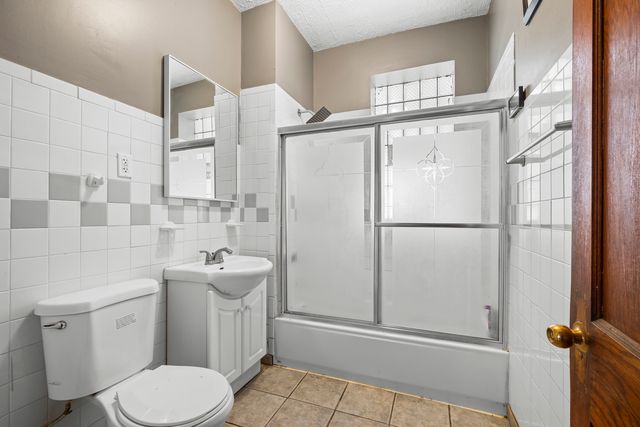 2219 S 60th Court, Cicero, IL 60804