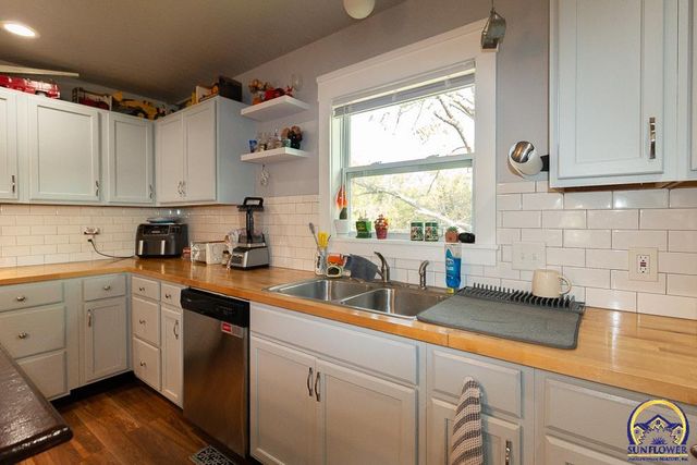 3838 NW 86th St, Topeka, KS 66618