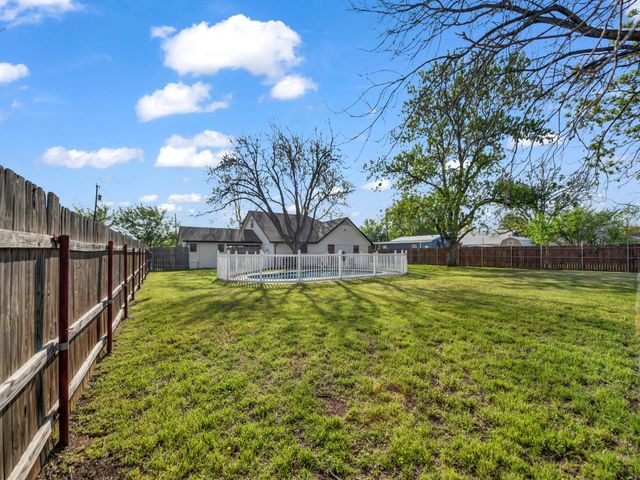 305 Gandy Street, Lipan, TX 76462