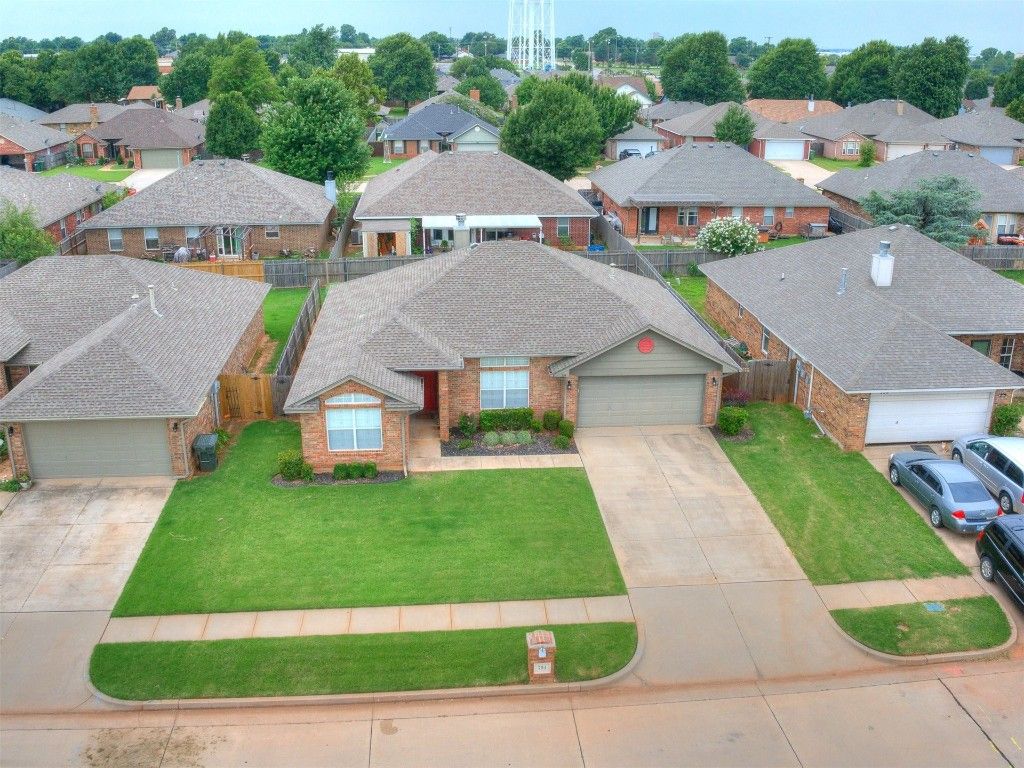 704 McConnell Drive, Yukon, OK 73099