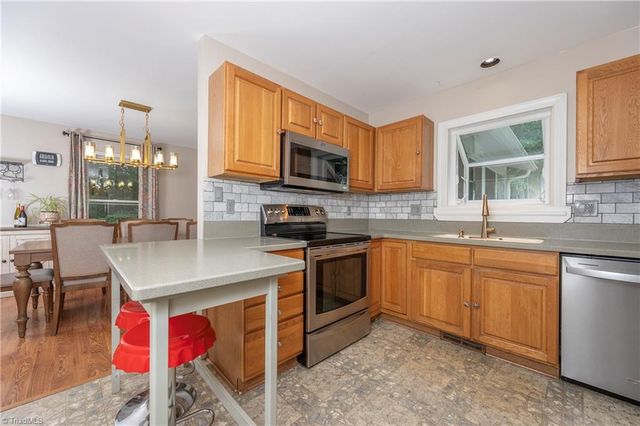 2808 Big Oak Court, High Point, NC 27265