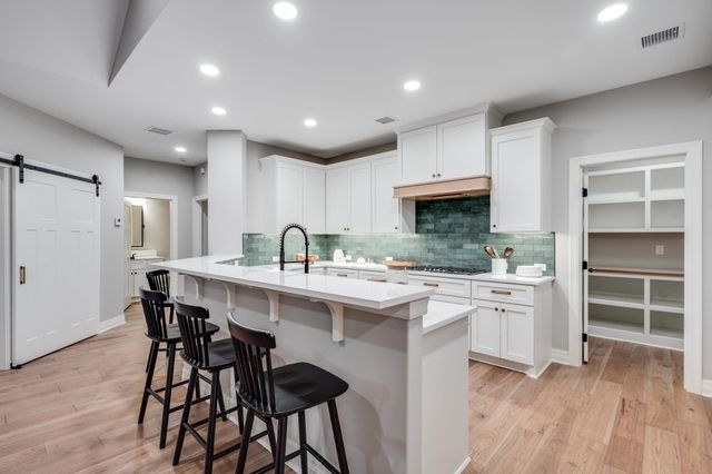 1613 W Rockhill Pl, Andover, KS 67002