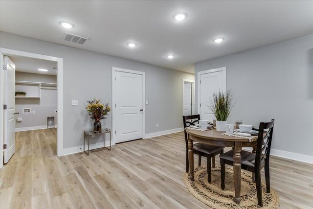 1932 S Mosley, Wichita, KS 67211