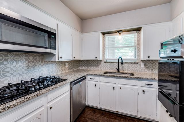 100 High School Drive, Waxahachie, TX 75165